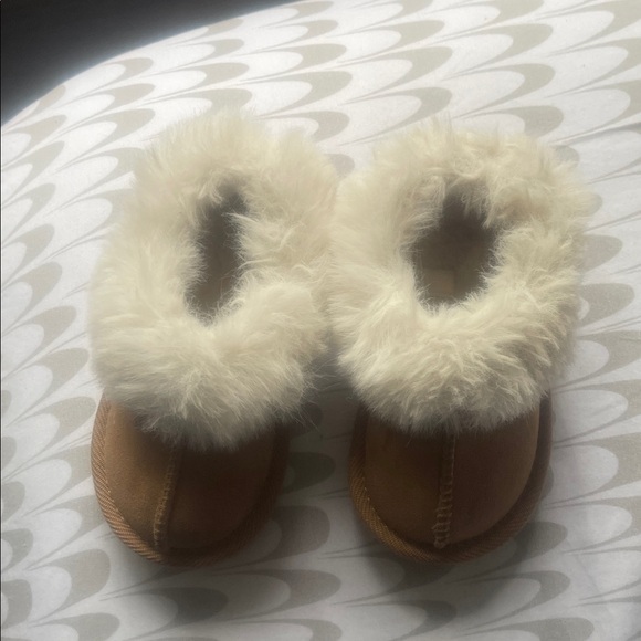 Cozy Brown and Cream Fur-Lined Slippers - Picture 2 of 3